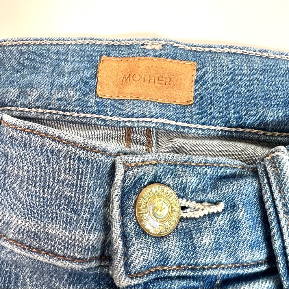 Mother Denim Insider Crop Step Fray Jeans
Shake Well Size 24 - Picture 10 of 16